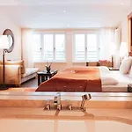 Schloss Luxury Retreat & Cultural Hideaway מלון