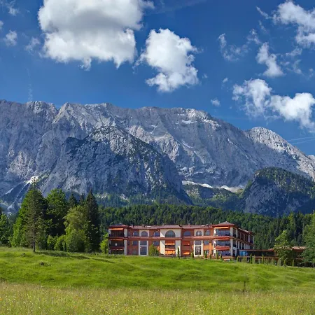 Schloss Luxury Retreat & Cultural Hideaway Szálloda 5*